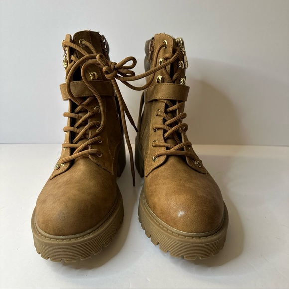 NWOB GBG Los Angeles Womens Sheelah Lug Sole Combat & Lace-Up Boots Shoes 7.5 - Picture 2 of 4